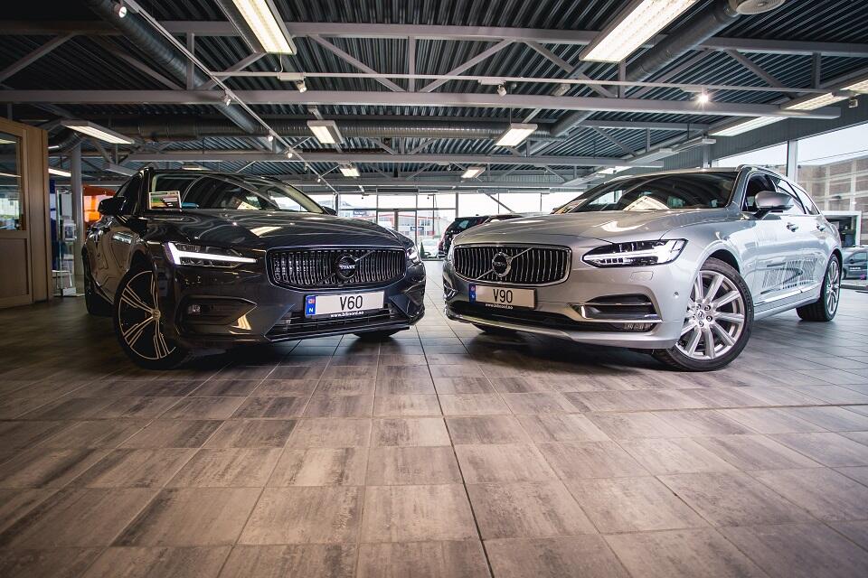 ULIK DESIGN: Til venstre ser du en Volvo V60 R-design, og til høyre ser du en Volvo V90 Inscription.